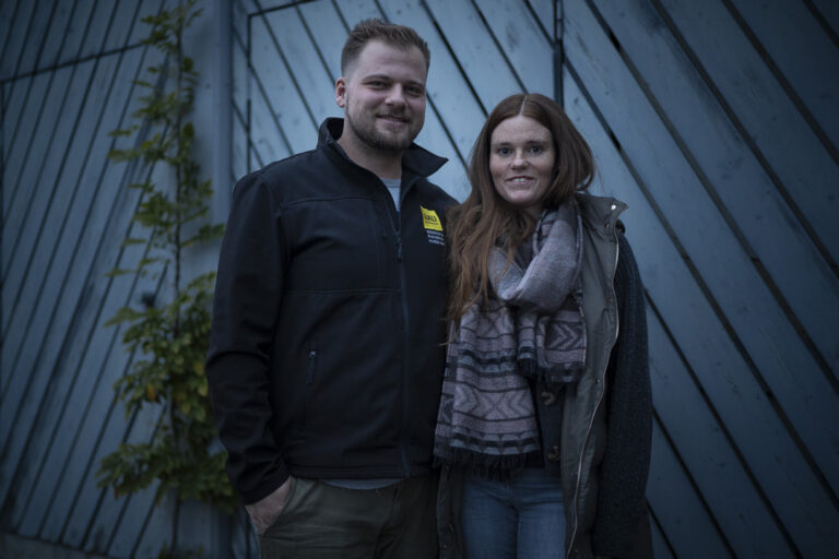 Jennifer et son mari, ont décidé de faire un détour de plusieurs kilomètres pour nous emmener directement chez nos hôtes à Ulm, Allemagne. @helene_decaestecker