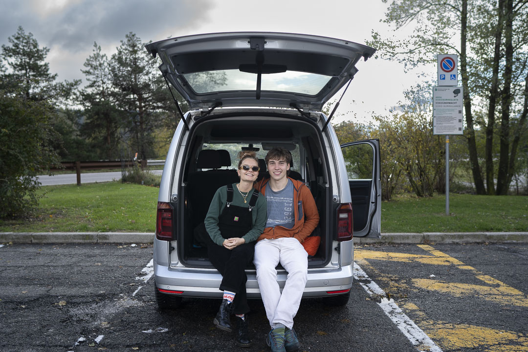 Deux grimpeurs italiens, Maria et Johannes, en séjour à Innsbruck nous ont avancé jusqu'à Bolsano. Leur langue natale est l'allemand. Italie. @helene_decaestecker