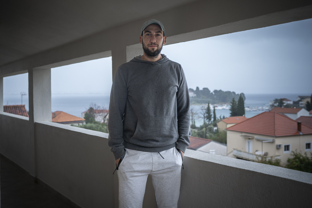 Ante, notre hôte à Preko, île Ugjlan, Croatie en échange d'un coup de mains dans l'entretien de ses oliviers. @helene_decaestecker